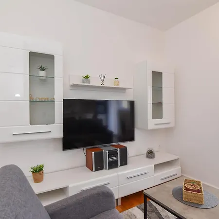 Rita Apartment *